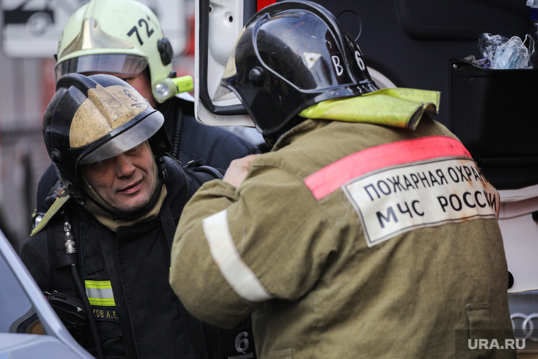 Работа сотрудников мчс и пожарных. Москва, мчс, пожар, огонь, тушение пожара, огнеборцы