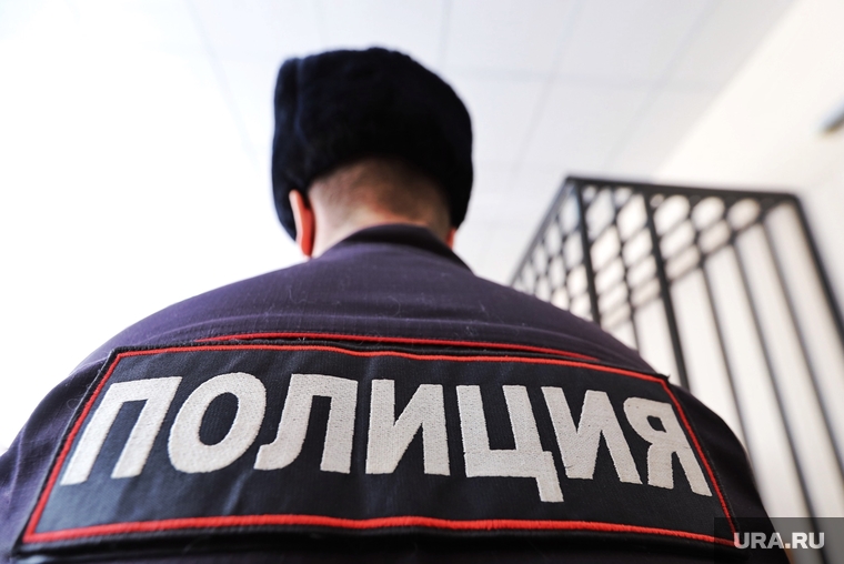 Судебное заседание по уголовному делу бывшего замгубернатора Пугина Сергея. Курган, решетка, скамья подсудимых, зал суда, судебное заседание, полиция, суд, клетка, конвой