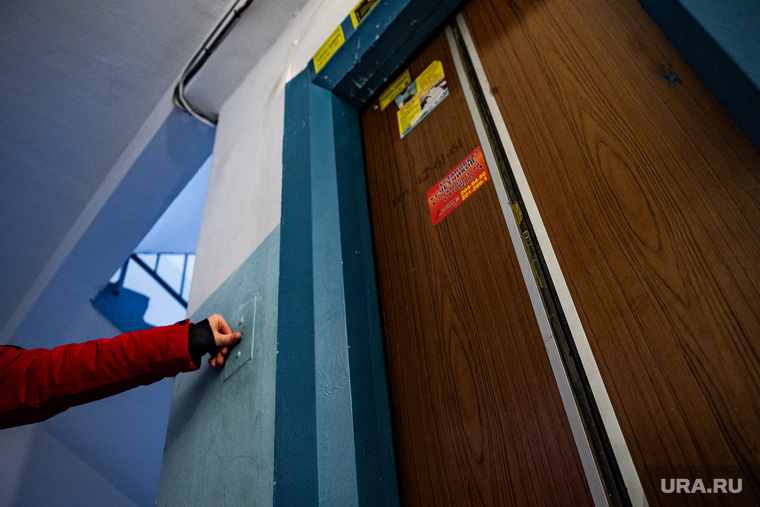 Пресс-тур на объекты, где идет замена лифтов по региональной программе капремонта МКД. Екатеринбург, лифт, жилой дом, спальный район, подъезд