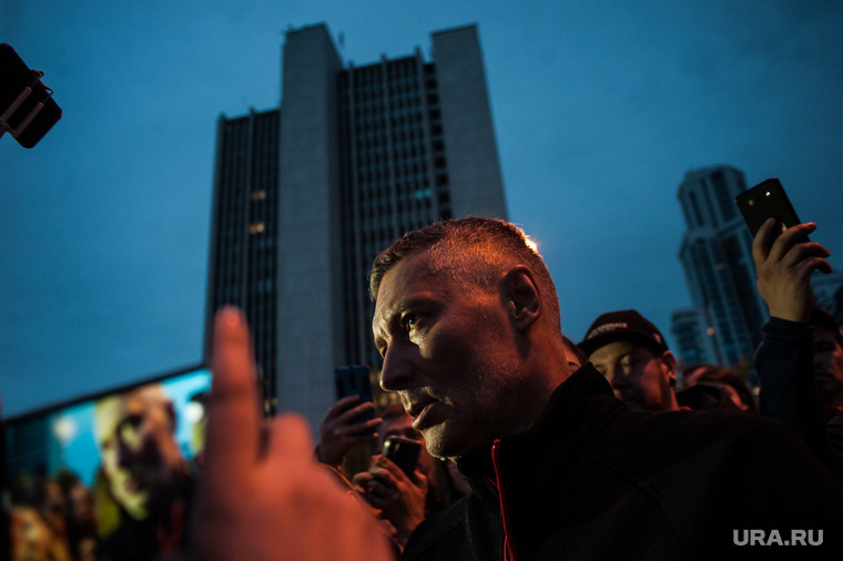 Четвертый день протестов против строительства храма Св. Екатерины в сквере у театра драмы.
Екатеринбург, ройзман евгений