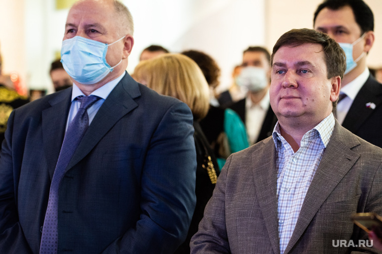 Помимо Симановского, меценатов на церемонии представлял директор Фонда святой Екатерины Александр Андреев (справа). Слева на фото — замгубернатора Валерий Чайников