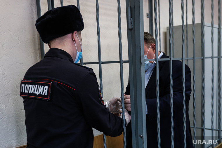 Судебное заседание по избранию меры пресечения для Молчанова Олега. Курган, депутат, чиновник, полиция, арест, наручники