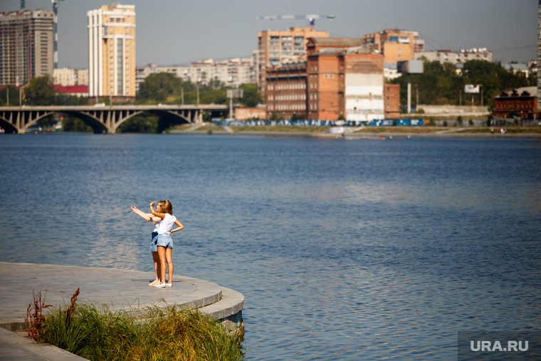 Жизнь Екатеринбурга в жару, лето, город екатеринбург, отдых горожан, центральный городской пруд