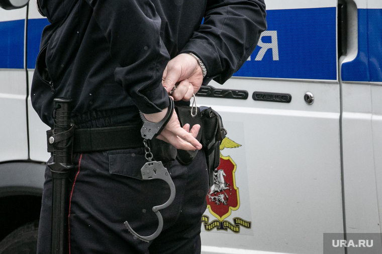 Клипарт "Полиция, доставка подследственного". Москва, полиция, спецсредства, полицейский, наручники