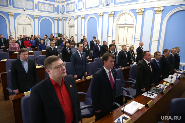 Депутаты Пермской городской Думы и сотрудники Администрации города. Пермь, депутаты стоят