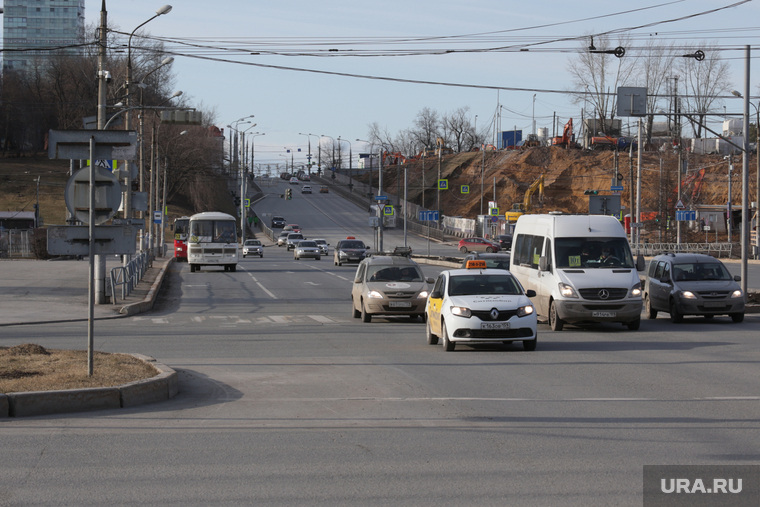 Виды города в период самоизоляции. 6 пареля 2020. Пермь, улица попова