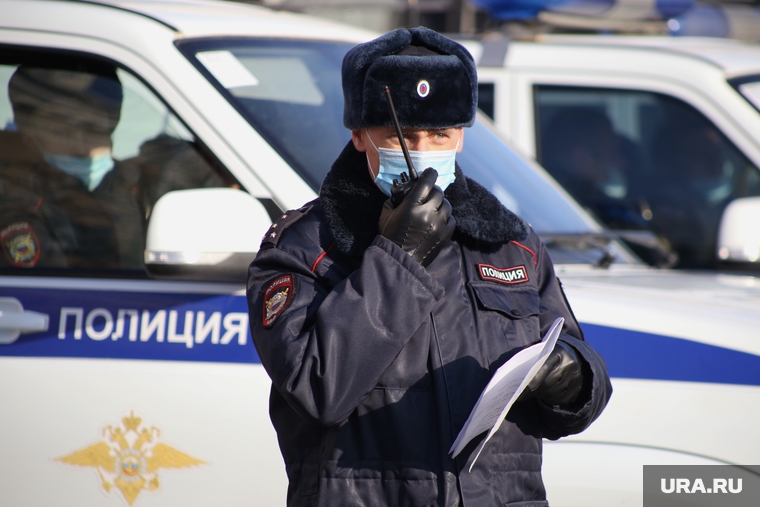 Несанкционированная акция в поддержку оппозиционера. Курган, рация, полиция