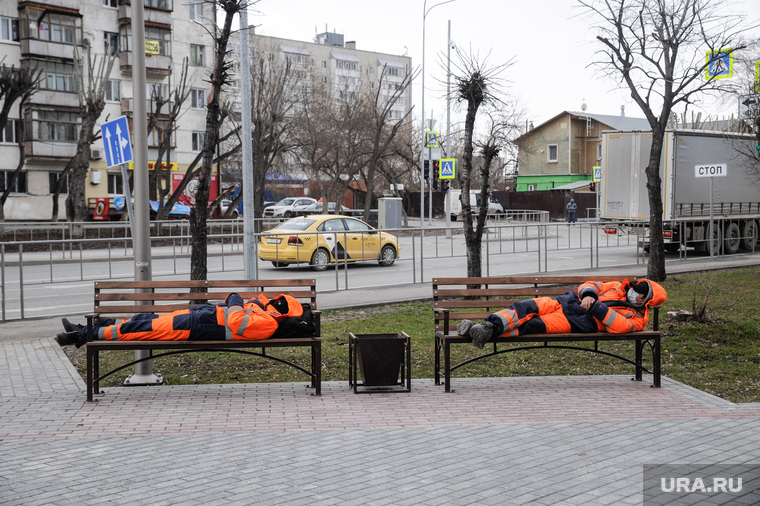 Город во время самоизоляции. Тюмень, гастарбайтер, отдыхает