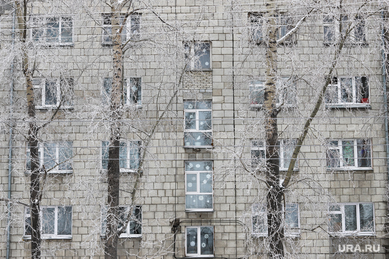 Клипарт. Курган, многоэтажка, зима, окна, дом