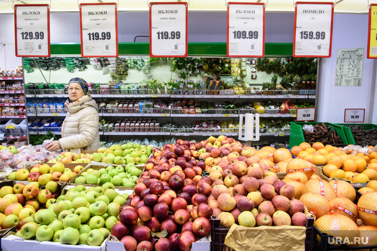 Супермаркет "Кировский" на Сиреневом бульваре. Екатеринбург, продукты, фрукты, ассортимент, яблоки, яблоко, разнообразие, выбор продуктов, еда, продуктовый магазин