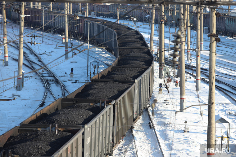 Железнодорожный вокзал. Курган, зима, жд вокзал, каменный уголь, вагоны с углем