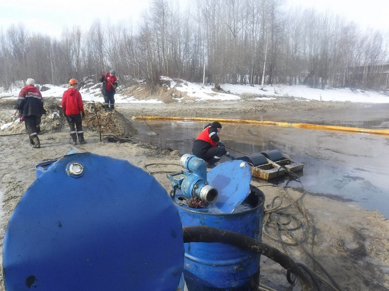 Нефтяное пятно выявлено рядом с Нижневартовском