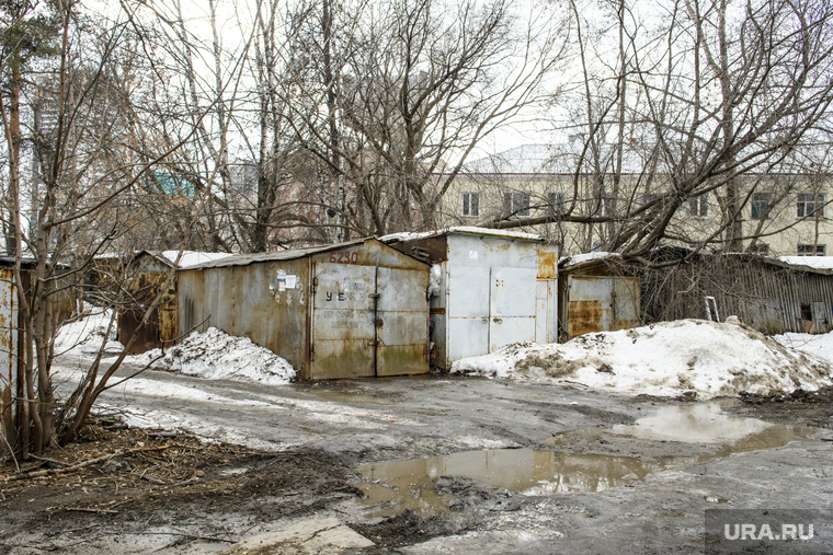 Виды Екатеринбурга, грязь в городе, гараж, благоустройство города, комфортная среда