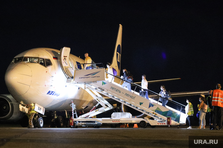 Споттинг. Курган, аэропорт, споттинг, пассажиры, utair, трап самолета, ютейр, посадка на рейс