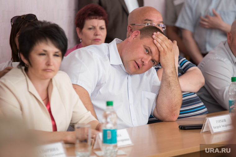 Денис Паслер в Белоярском городском округа: ферма, картофельное поле и заседание в доме культуры, горбов андрей