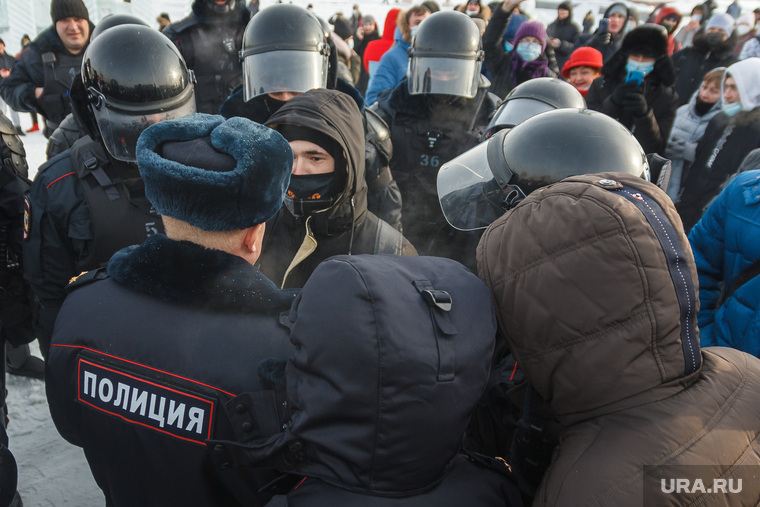 Несанкционированный митинг на площади Народных гуляний. Магнитогорск, навальный, митинг, полицейский, протестующий, задержание, омоновцы