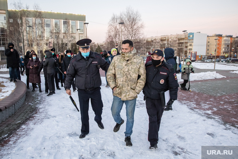 Несогласованный митинг в поддержку Навального. Сургут, задержание на митинге