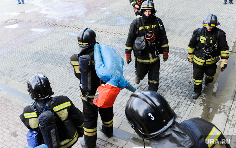 Пожарно-тактические учения на здании «Челябинск-сити». Челябинск, огонь, учения мчс, эвакуация манекена