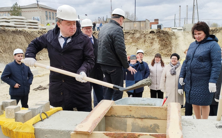 Депутат Госдумы лично взялся за лопату