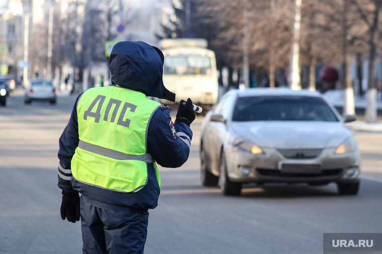 Несанкционированная акция в поддержку оппозиционера. Курган, автомобиль, гибдд, дпс, машина, жезл дпс