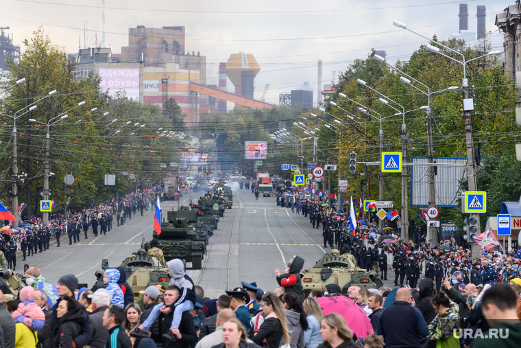 День танкиста в Нижнем Тагиле. Екатеринбург, военная техника на марше, город нижний тагил, день танкиста, военный парад, колонна военной техники