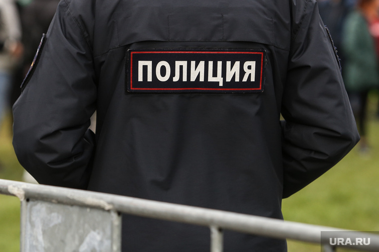 Празднование 25-летнего юбилея мясокомбината "Велес". Курган, полиция, ограждение