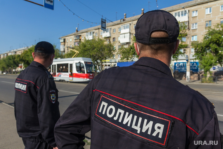 Клипарт. Магнитогорск, полицейские, проверка, общественный транспорт, трамвай