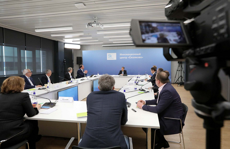 Дмитрию Медведеву представили проект по внедрению цифровых двойников