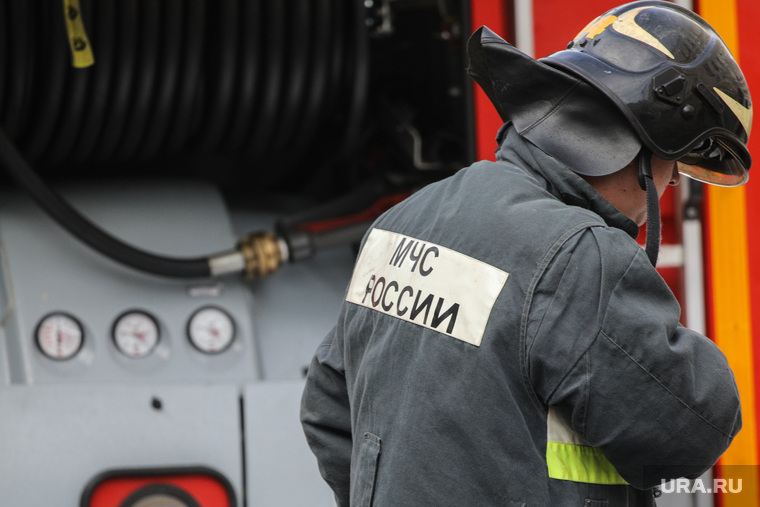 Работа сотрудников мчс и пожарных. Москва, мчс, пожар, огонь, тушение пожара, огнеборцы