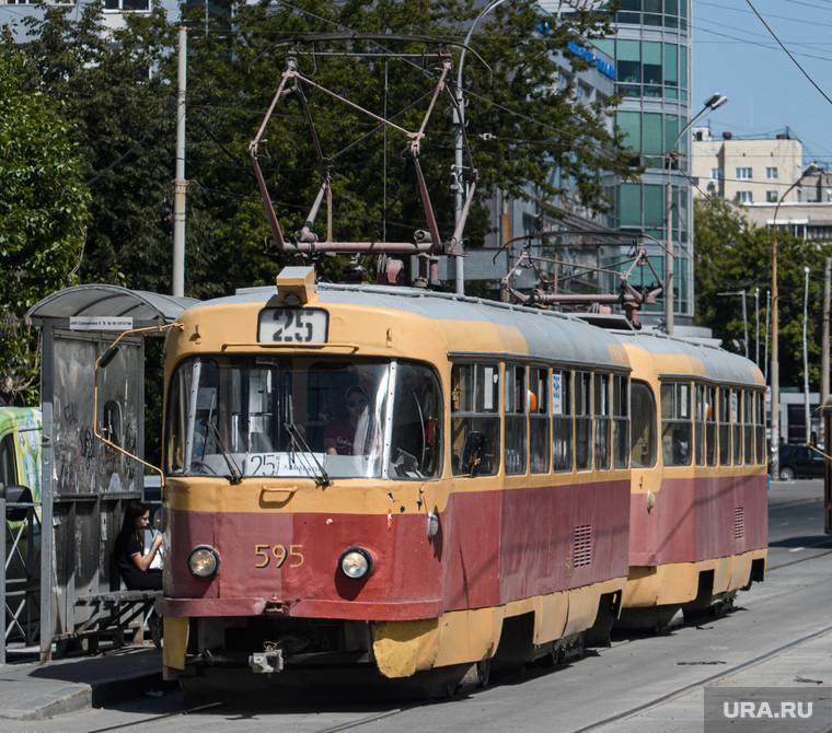 Екатеринбург во время пандемии коронавируса COVID-19, общественный транспорт, маршрут25, трамвай