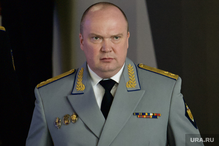 Алексей Зиновьев покинул выставку последним из генералов (почти в одно время с Лапиным). К тому моменту их коллеги уже находились в резиденции главы региона