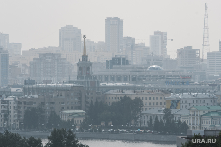 Виды Екатеринбурга, администрация екатеринбурга, плохая видимость, смог над городом, город екатеринбург