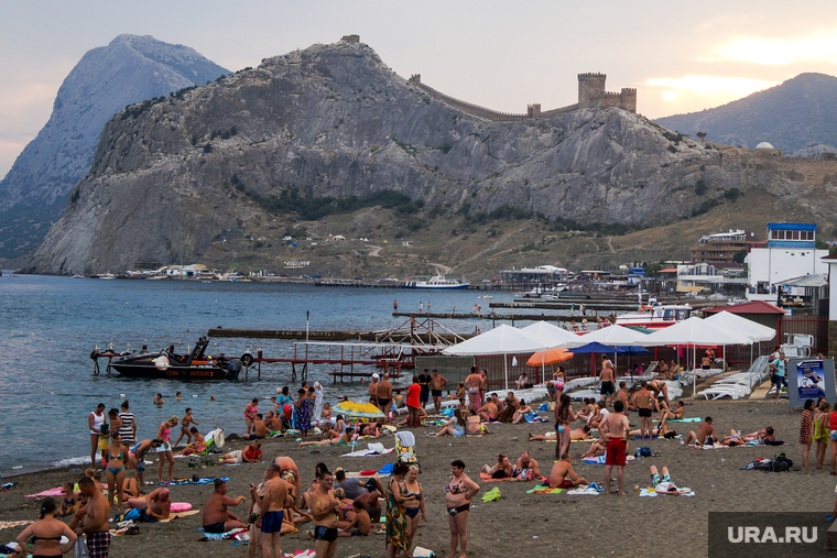 Крым и летний отдых. ХМАО, крым, черное море, летний отдых, пляж, Судак