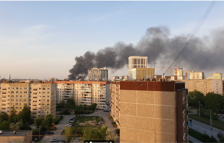 Дым распространился по Пионерскому району Екатеринбурга