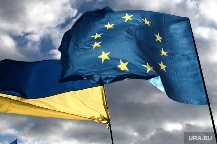 Евромайдан. Киев, флаг украины, флаг евросоюза