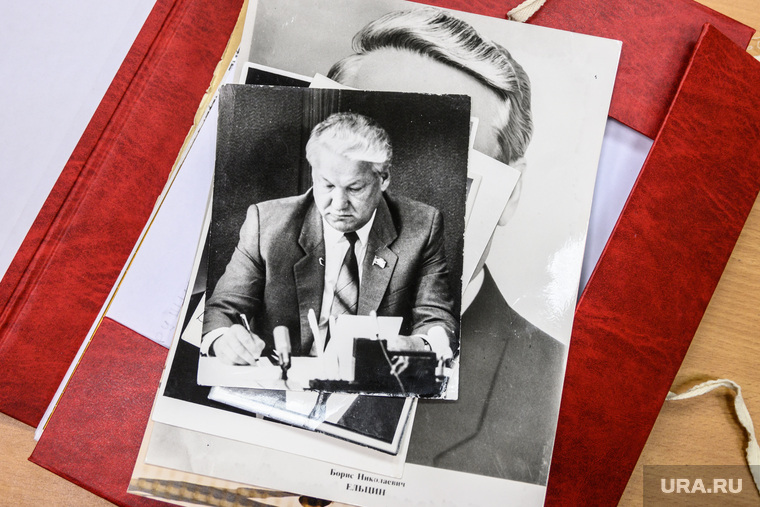 Фотографии первого президента России Бориса Ельцина в архиве Музейно-выставочного комплекса УрФУ. Екатеринбург, архивное дело, ельцин на фотографии, архивная фотография