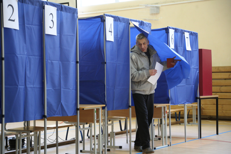 Выборы губернатора Свердловской области. Екатеринбург, кабинки для голосования, выборы 2017