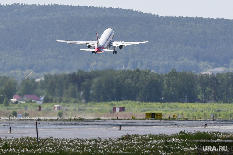 Самолёт Аэрофлота в ливрее Добролета. Екатеринбург, самолет, авиакомпания red wings, авиаперевозки