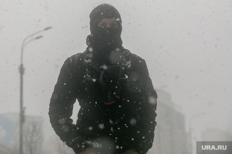 Зима. Москва, снег, маска, зима, метель, пурга, мужчина, вьюга, улица, холод