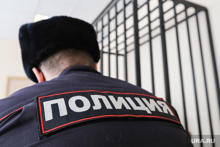 Судебное заседание по уголовному делу бывшего замгубернатора Пугина Сергея. Курган, осужденный, решетка, скамья подсудимых, зал суда, судебное заседание, полиция, суд, арестант, клетка, конвой