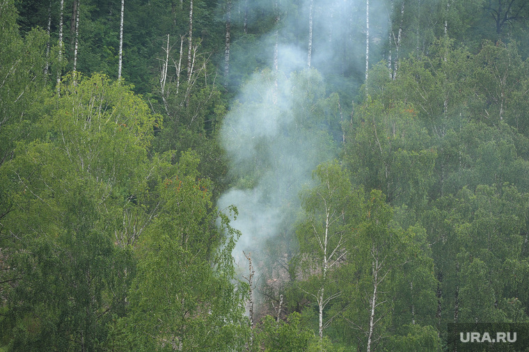 Пороги Саткинcкий район Челябинск, дым в лесу