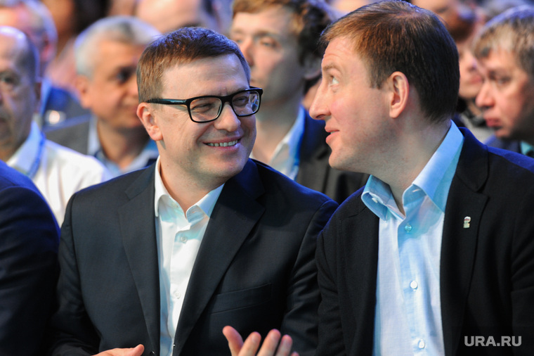 Андрей Турчак (справа) обсудил газификацию регионов с челябинским губернатором Алексеем Текслером (слева) и его коллегами