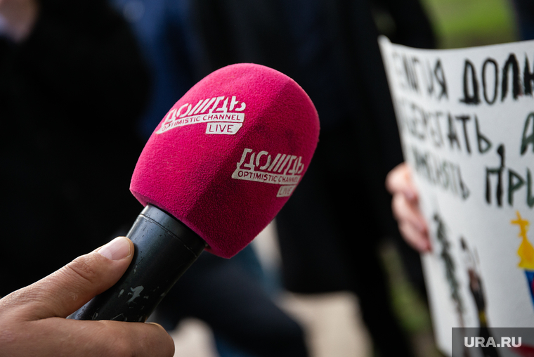 Протесты против строительства храма Св. Екатерины в сквере у театра драмы.
Екатеринбург, микрофон, телеканал дождь