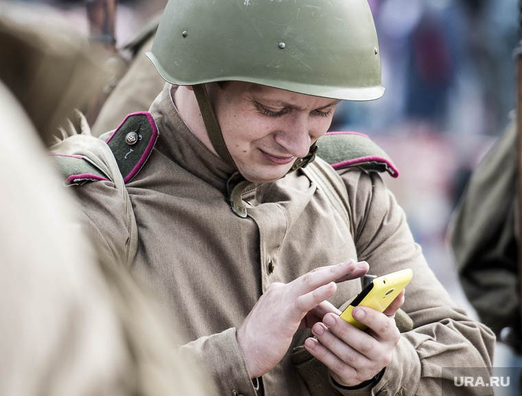 Реконструкторы. Екатеринбург, смартфон, смс по телефону, историческая реконструкция, форма великой отечественной войны