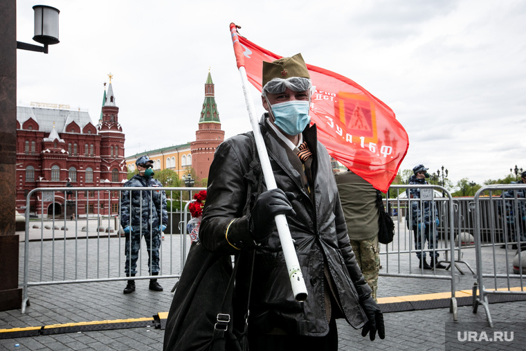 Оцепление Красной Площади 9 мая. Москва, красный флаг, бессмертный полк, москва, масочный режим