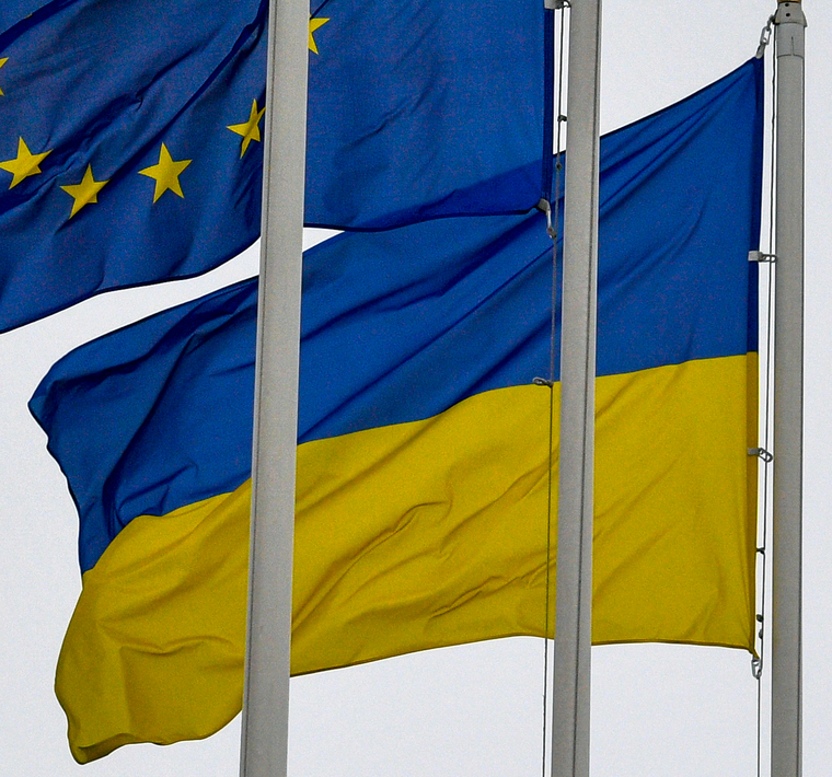 Официальный сайт президента Украины, флаг украины, флаг евросоюза