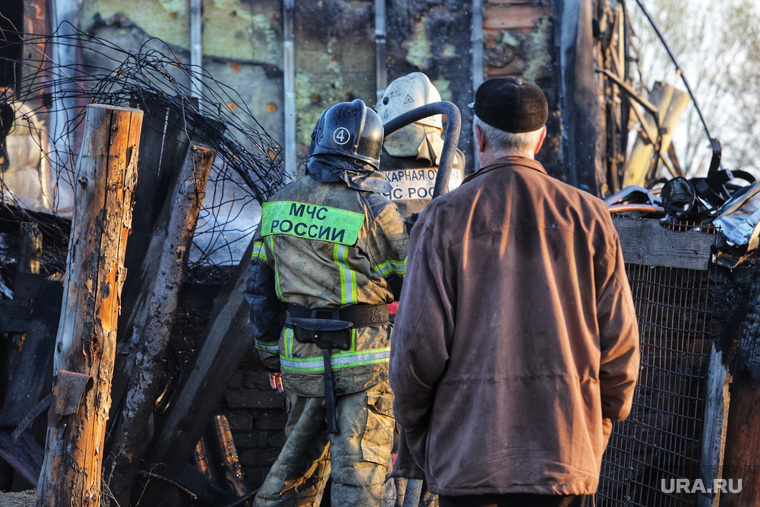 Тушение пожара  на улице Зои Космодемьянской. Курган, пожар, тушение пожара