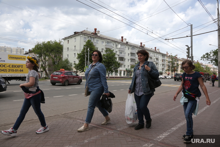 Город в период самоизоляции 27 мая 2020. Пермь, пешеходы, улица ленина