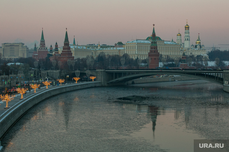 Виды Кремля с Патриаршего моста. Москва, город москва, кремль, большой каменный мост, москва-река