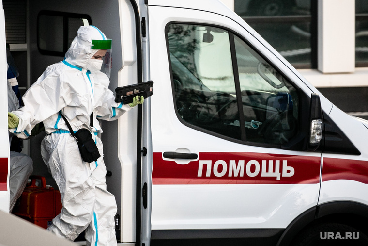 Приемный покой в 40 ГКБ в Коммунарке. Москва, защитный костюм, врач, фельдшер, медик, коронавирус, covid, ковид, противочумной костюм, SARS-CoV-2, скорая помощь